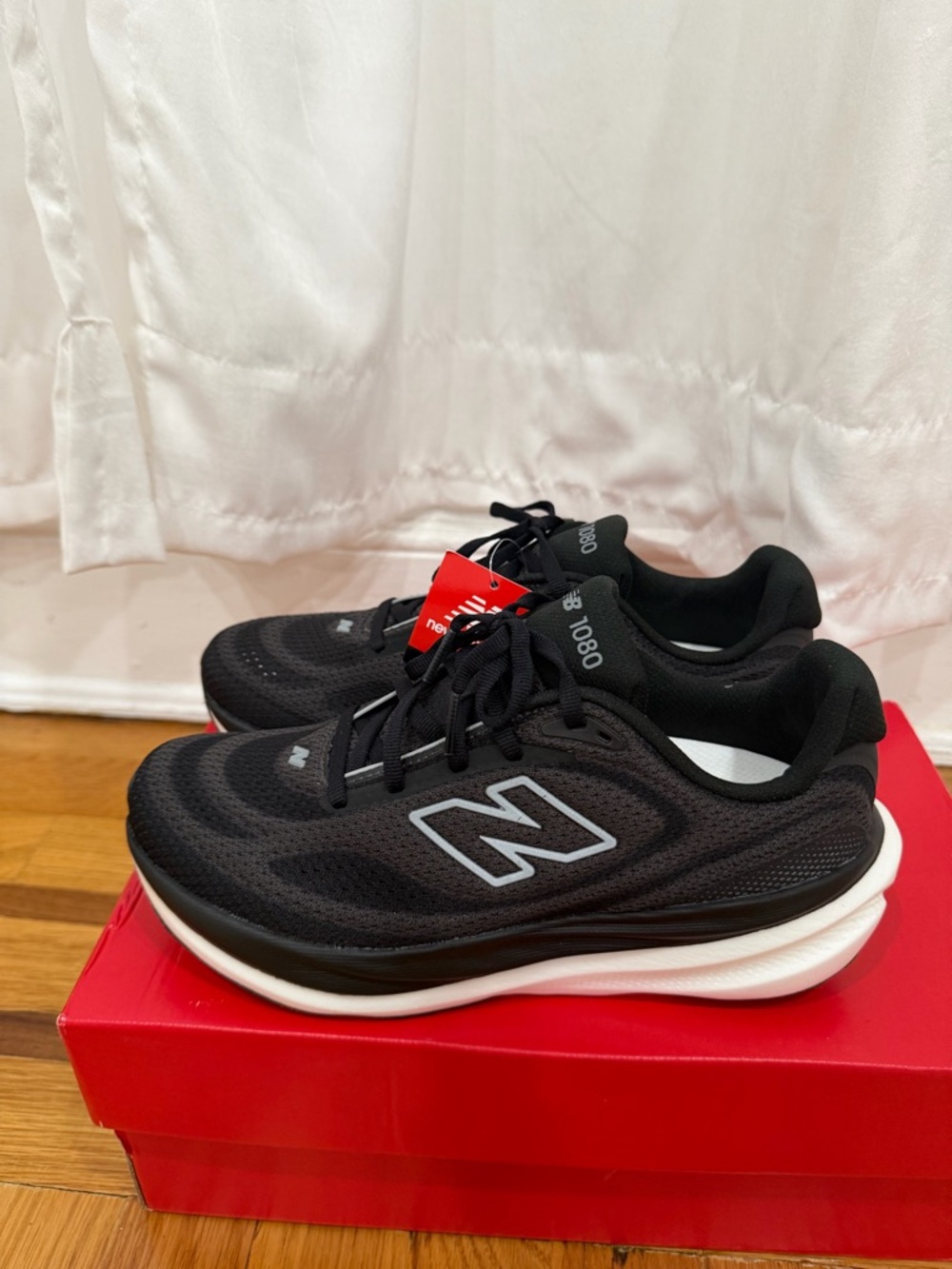 New Balance women’s 1080 Running Shoes in Black and White